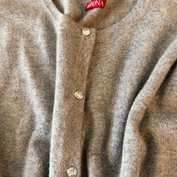 100% Cashmere | Gray Women's Botton-Down Cardigan. - Picture 13 of 13
